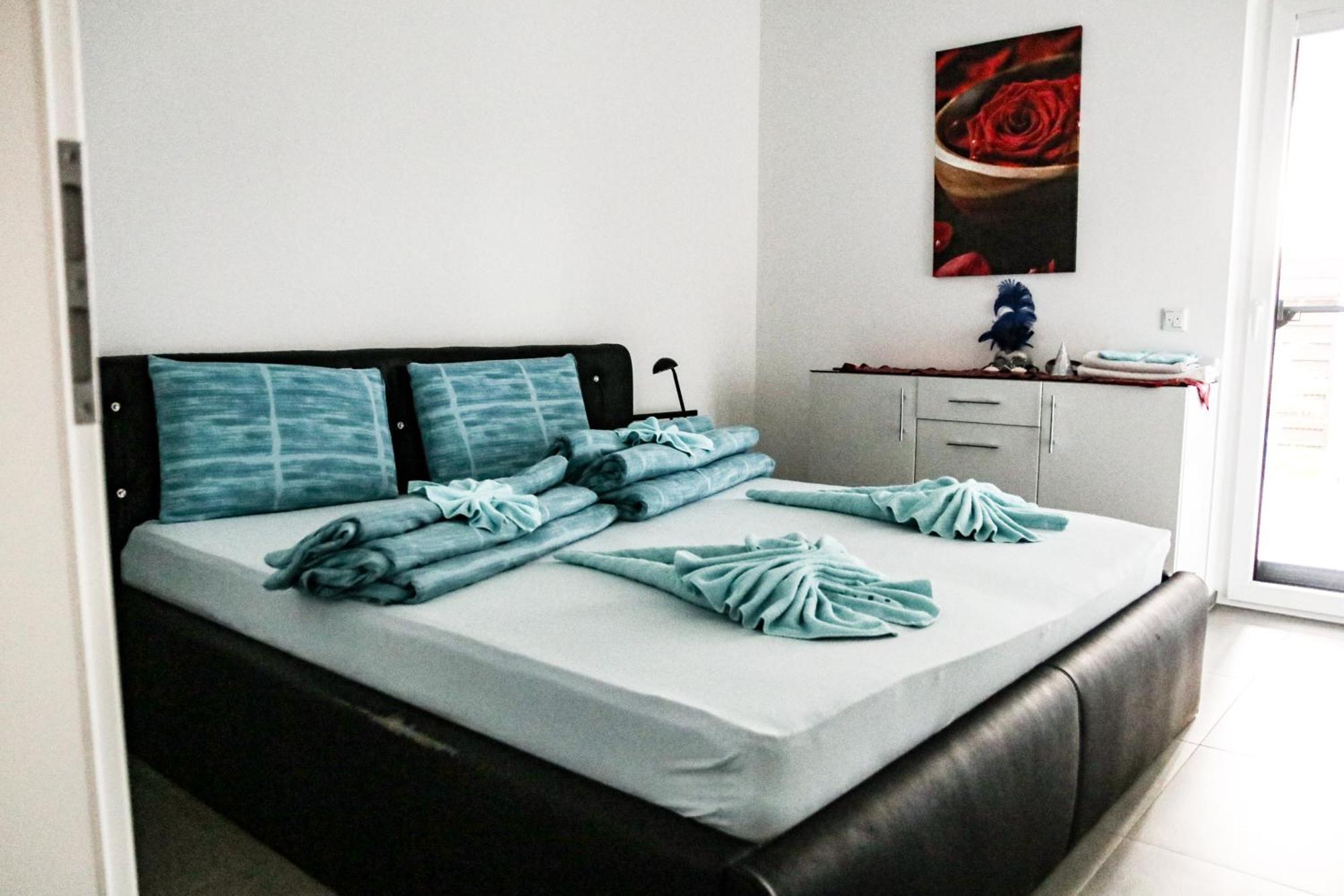 Grosszuegige Unterkunft Mit Terrasse Oberbrechen Ngoại thất bức ảnh
